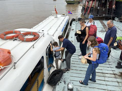 Auf ins Speedboot, das uns auf dem Mekong zur kambodschanisch-vietnamesischen Grenze brachte.
