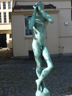 "Der Rufer" von Uwe Maroske auf dem Marktplatz Grevesmühlen