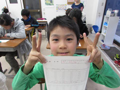 そろばん 小学校低学年でもかけ算、わり算ができるようになります。計算には困らなくなります。