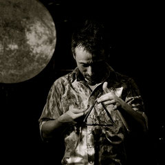 Kenji Yoshihura：Percussion, fx