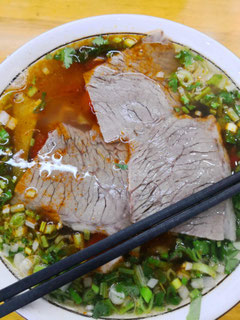 大連外国語大学　学生食堂　肉ラーメン