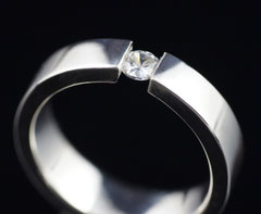 Silberring mit weißem Zirkonia