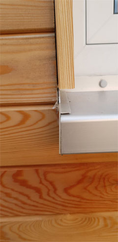 Undichter Fensteranschluss bei Holzrahmen, noch rechtzeitig entdeckt