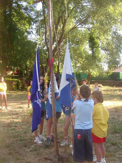 Izada de bandera en Puerto Casstilla