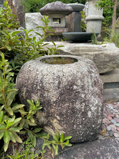 縁先手水鉢　立鉢　夏目　立手水鉢② 天然石【引き取りエリア　兵庫県】 水鉢 - すみ商
