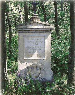 Der Gedenkstein (Preußenfriedhof) im Himmelreich: Choleratote aus dem Jahre 1866 liegen hier begraben.