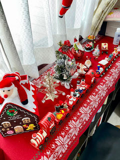 レッスン室内に飾ったクリスマスの飾り｜大田区東雪谷羽金ピアノ教室