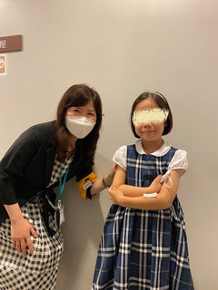 2022ブロックコンサートで小1の生徒さんと記念写真撮りました｜大田区東雪谷羽金ピアノ教室