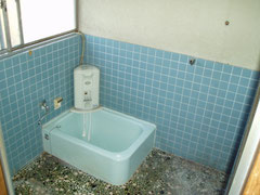 工事前　浴室　お客様が年配な方でお風呂が寒いとのことでした。