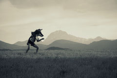 Figures de passage, performances et série de photographies, 2026