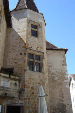 maison de Jeanne d'Albret puis grimpette de la rue Moncade en plein soleil