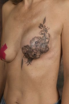 Tatouage post cancer du sein soeurs d'encre