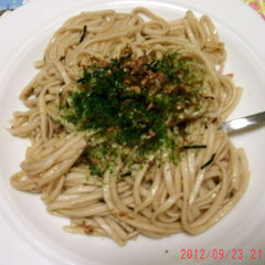 ご飯も地味にうどんw