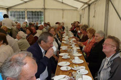 Bei Kaffee und Kuchen in der Historischen Mönchmühle