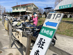 駐輪場にバイクを停めて散策開始