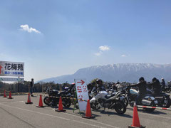 駐車場から見る美しい鈴鹿山脈