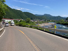 長良川沿いをはしるR156は風景の美しい道