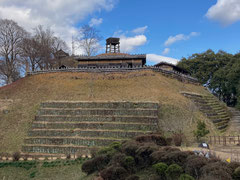 標高301mの真弓山に建てられた足助城