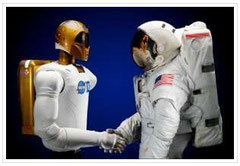 Robonaut 2 con un astronauta (NASA)