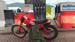 Erster Tankstopp: Die Planung paßt. Foto: Alfred