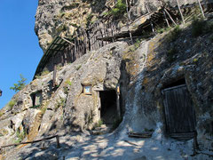 Пещерный монастырь Шулдан - вход