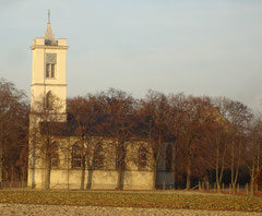 Blick auf die Kirche von Süden