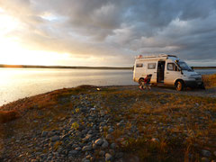 An der Cow Bay: Sonnenuntergang und Zeit für's Lagerfeuer (N 44 Grad 39,185 Minuten/W 63 Grad 25,492 Minuten)