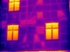 Façade d'une maison, thermographie infrarouge © Flir