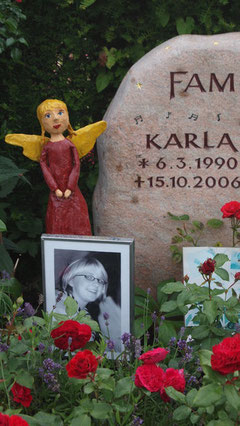 Karlas Grab im Juli 2009