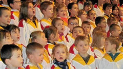 Les enfants ont chanté la joie de Noël à l'unisson avec parents, amis et paroissiens