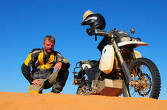 Auf der "Big Red" Sanddüne nähe Birdsville im Outback Australiens.