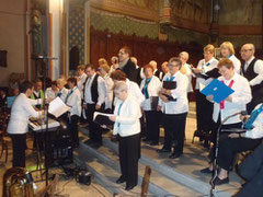 Les choristes répètent avant la prestation