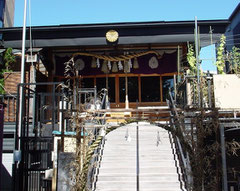 　　　　　菊名神社の拝殿兼覆殿