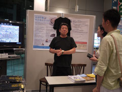 荒波牡蠣復活委員会コーナーには代表の石森さんが。