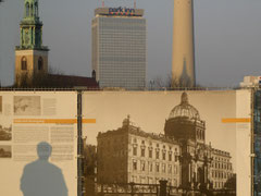 Am Palast der Republik