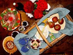 gourmet picnic basket at castle Tennessus