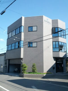 祖川建設株式会社3階です