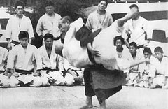 Uki goshi, parJigoro Kano Senseï