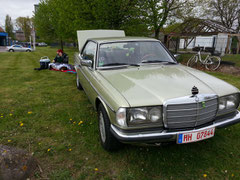 Mercedes W123 230CE beim Chrome Diner Lensahn