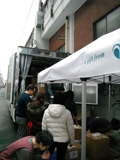 Loading the truck at Second Harvest