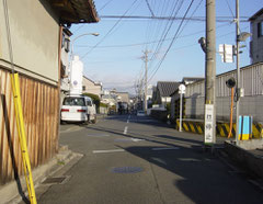 見通しの悪い交差点　しっかり確認