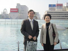野本さんと私:2010年11月7日、名古屋で開催された日本音楽学会全国大会の合間に。メンデルスゾーン研究者の星野宏美さんに撮ってもらいました!