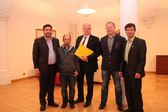 Foto: Bürgermeister Dr. Reinhard Resch traf mit Enser Sejdosky, Kemal Yayla, , Elvir Mujovic und Ali Fejzula zu einem Runden Tisch zusammen (v.l.n.r.). Foto:zVg