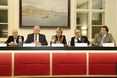 Neue Veranstaltungsreihe soll offene Fragen klären. Im Bild  (von links): Mag. Karl Fakler, Bgm. Dr. Resch, Mag. Barbara Schwarz, Dr. Othmar Hill, Erwin Kirschenhofer.  Foto: zVg