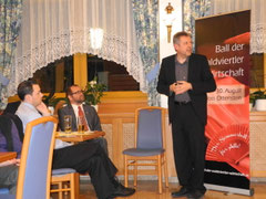 Sitzend: Gottfried Wieland, Kremser WKNÖ-Bezirksstellenobmann und Junge Wirtschaft Krems Bezirksvorsitzender Stefan Seif. Foto: Bezirksstelle Krems.