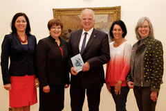 (von lins):Eva Wimmer, Regina Stummer, Karin Bruckner und Susanne Raffetseder stellten sich bei Bgm. Dr. Reinhard Resch vor. Foto: Stadt Krems