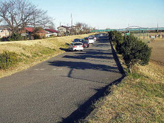 多摩川　河川敷　駐車場