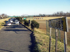 多摩川河川敷駐車場　八高線鉄橋上流左岸