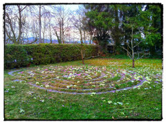 Labyrinth im Garten des "aki" in Bern