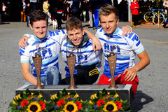 Die Gesamt Altersklassen Sieger des Team 2013 (von Links: Lennart Böhm, Simon Bong und Christopher Heider)